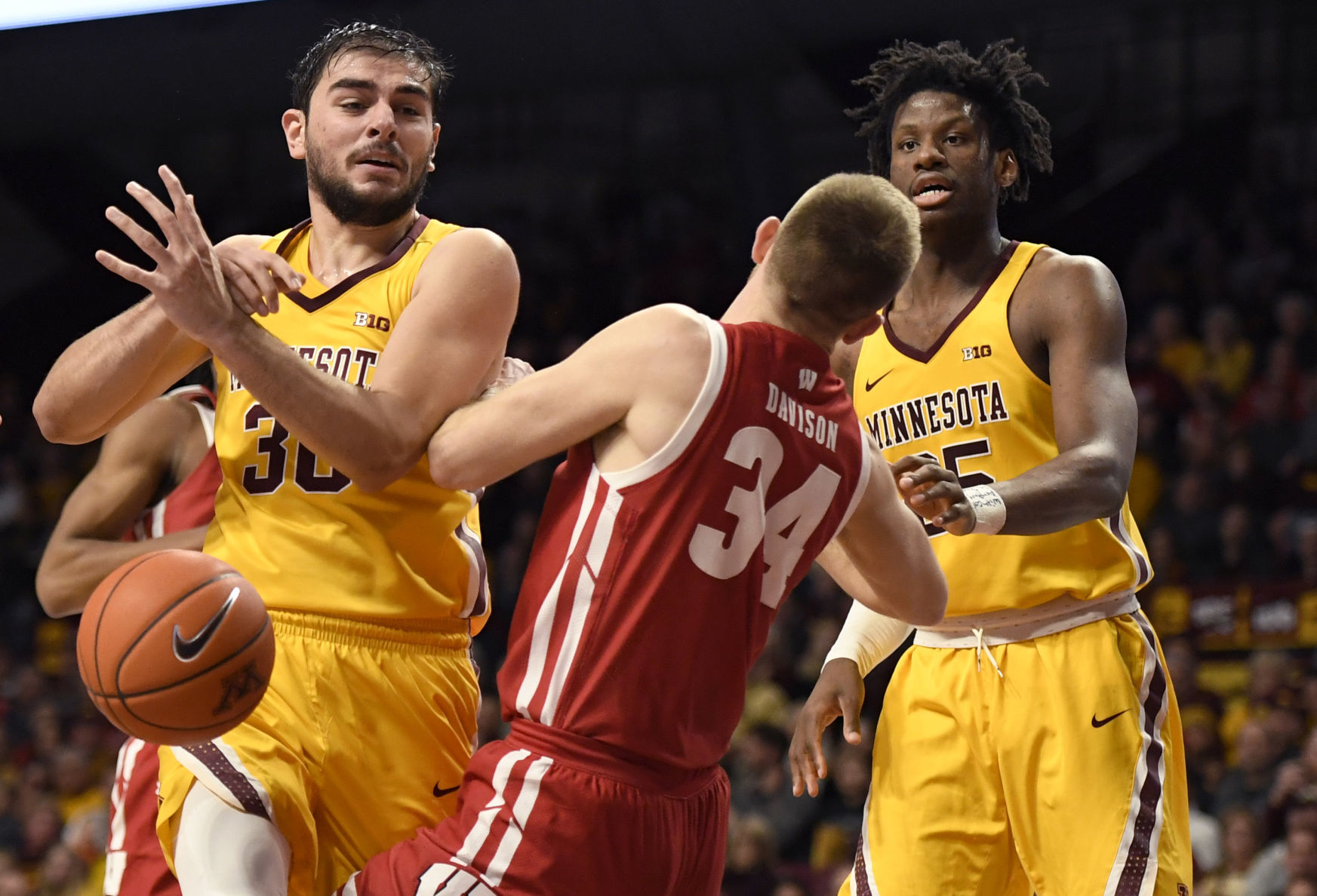Golden Gophers 70, Badgers 52